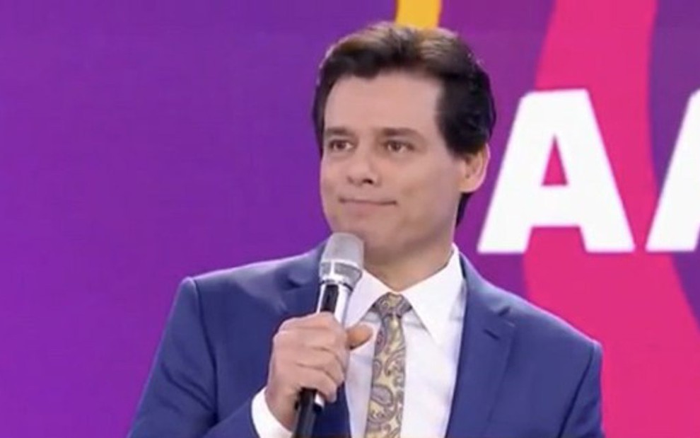 Celso Portiolli no palco do Teleton 2016: apresentador foi criticado por defender campanha controversa - REPRODUÇÃO/SBT