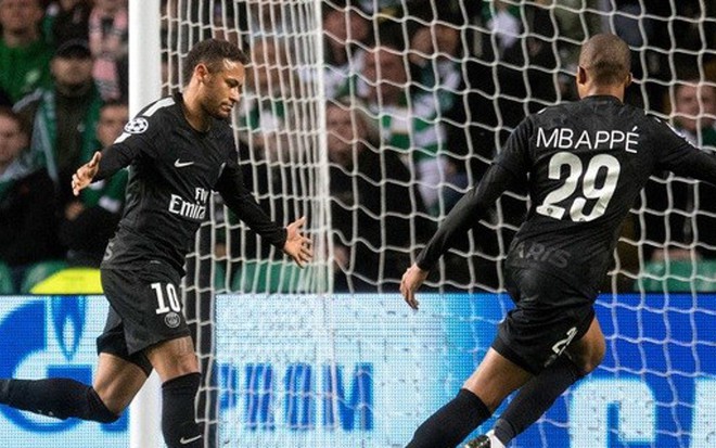 O brasileiro Neymar comemora primeiro gol na vitória do PSG sobre o Celtic - Divulgação/Uefa