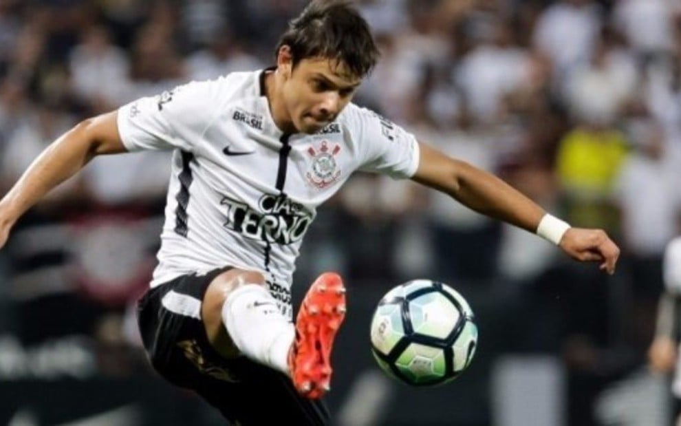 O atacante paraguaio Ángel Romero domina bola na partida que rendeu o título ao Corinthians - Rodrigo Gazzanel/Ag. Corinthians