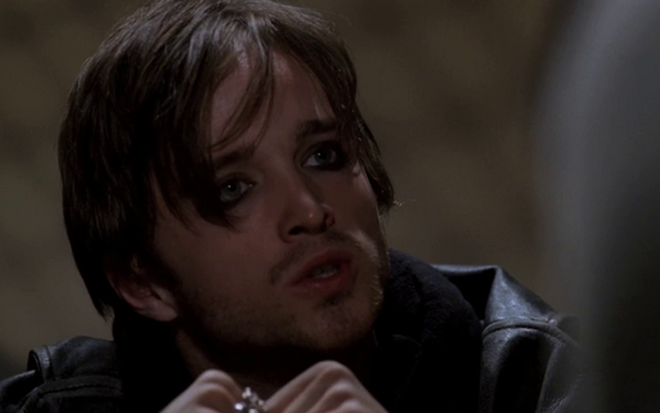 Pode não parecer, mas esse é o Aaron Paul, de Breaking Bad, na primeira temporada de Criminal Minds - Imagens: Reprodução/CBS