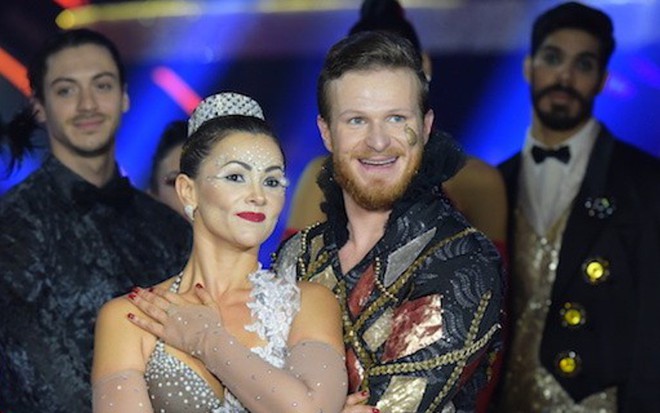 Suzana Alves com Tutu Morasi na apresentação desta semana do Dancing Brasil - Blad Meneghel/Record TV