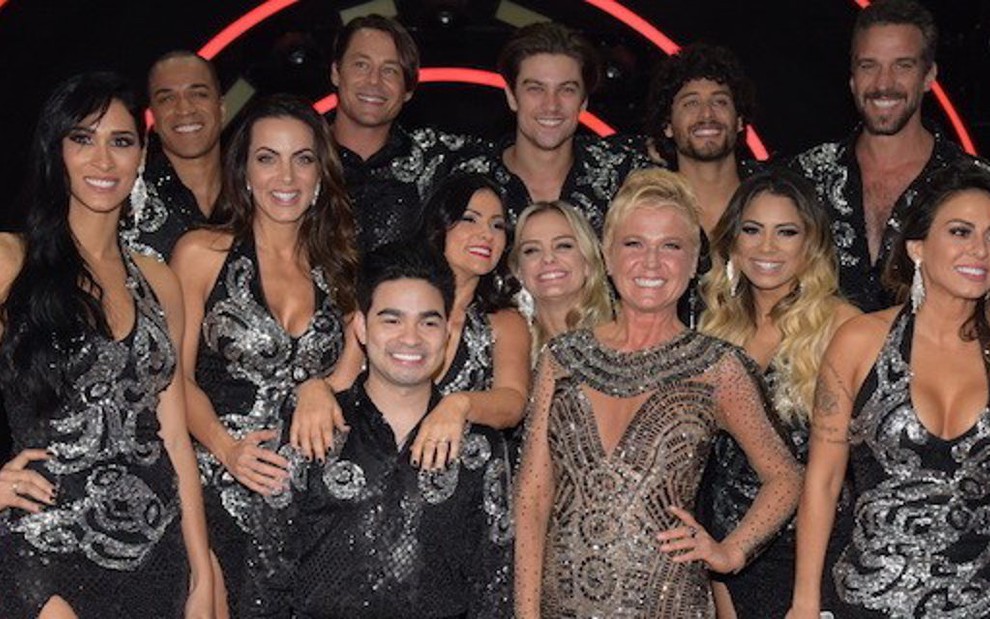 Xuxa com os 12 candidatos da segunda temporada do Dancing Brasil, que estreia hoje - Blad Meneghel/RecordTV