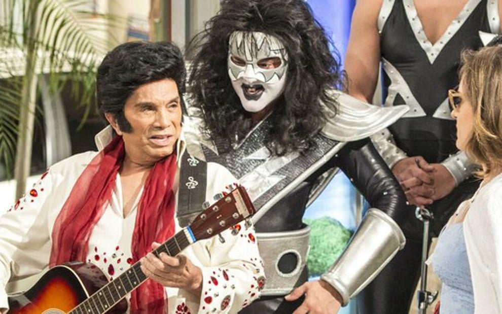 Dedé Santana e Guilherme Santana em sátira de Elvis Presley e da banda Kiss de Os Trapalhões: humor datado - João Cotta/TV Globo