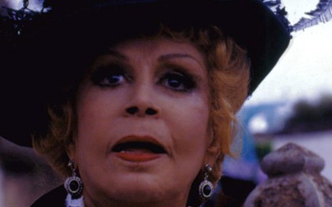 Dercy Gonçalves na minissérie La Mamma, que a Globo exibiu em 1990: atriz não tinha freio na língua - Reprodução/Memória Globo