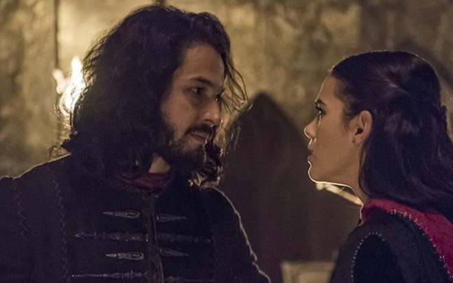 Afonso (Romulo Estrela) provocará a fúria de Catarina (Bruna Marquezine) após desmascará-la e prendê-la - Paulo Belote/TV Globo