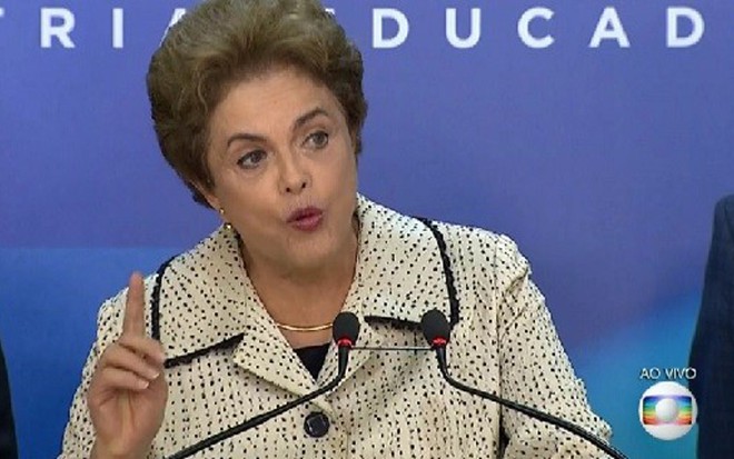 Dilma Rousseff durante pronunciamento transmitido por quase todas as emissoras na sexta - Reprodução/TV Globo