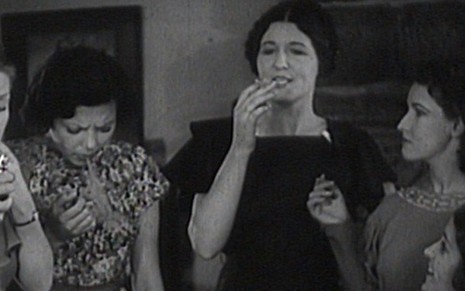 Imagem da vinheta de abertura da série Disjointed; filme antidroga lançado 80 anos atrás - Reprodução/Netflix