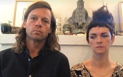 Adam Harris e Emily Faith, o casal atacado por piratas, em entrevista ao Domingo Espetacular - Reprodução/RecordTV