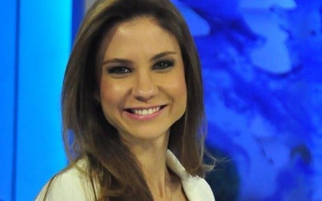 A jornalista Amanda Klein comanda o programa É Notícia, da RedeTV!: traço na audiência - Divulgação/RedeTV!