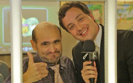 Édgar Vivar, o Seu Barriga, e Rafael Cortez durante gravação de quadro do CQC - Divulgação/Band