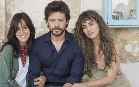 Verónica Sánchez, Álvaro Morte e Irene Arcos em foto promocional de O Píer