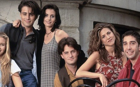 Elenco de Friends em foto de 23 anos atrás; série ganhará livro sobre bastidores da produção - Divulgação/NBC