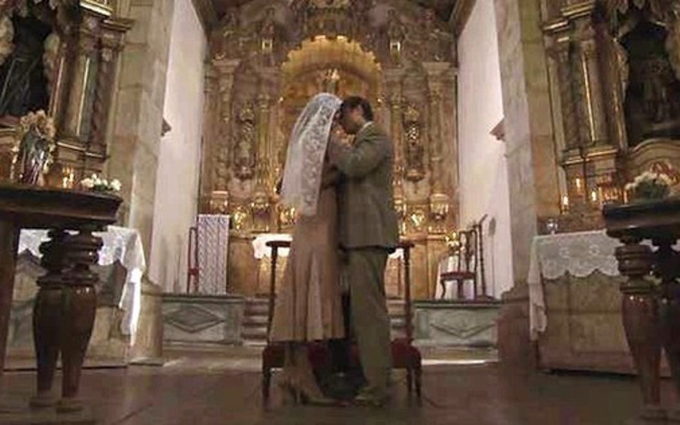 Cris/Julia (Vitória Strada) vai se casar com Danilo (Rafael Cardoso) no capítulo desta quarta (20) - Fotos: Reprodução/TV Globo