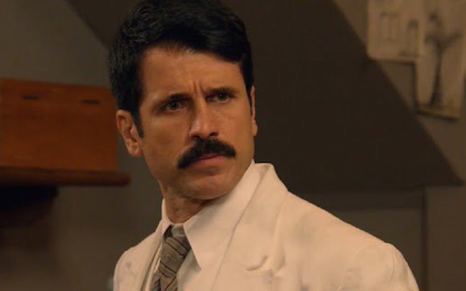 Eriberto Leão (Ernesto) ameaçará rival nos próximos capítulos de Eta Mundo Bom!, da Globo - Reprodução/TV Globo
