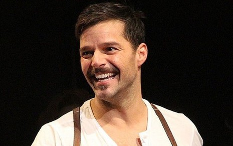 O cantor e ator porto-riquenho Ricky Martin na peça teatral Evita, em 2012 - Divulgação