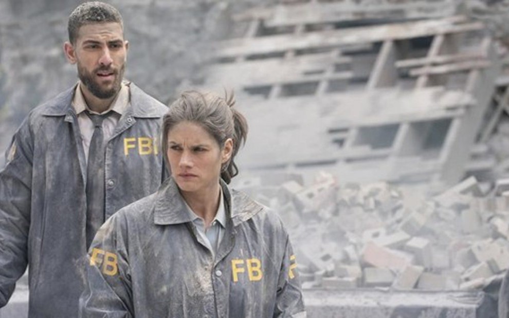 Os atores Zeeko Zaki e Missy Peregrym no primeiro episódio da série FBI, atração do Universal TV - Divulgação/CBS