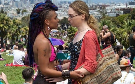 As atrizes Freema Agyeman e Jamie Clayton em cena na Parada Gay de San Francisco - Divulgação/Netflix