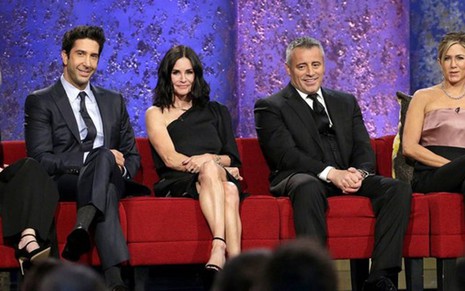Lisa Kudrow, David Schwimmer, Courteney Cox, Matt LeBlanc e Jennifer Aniston em reunião na rede NBC - Divulgação/NBC