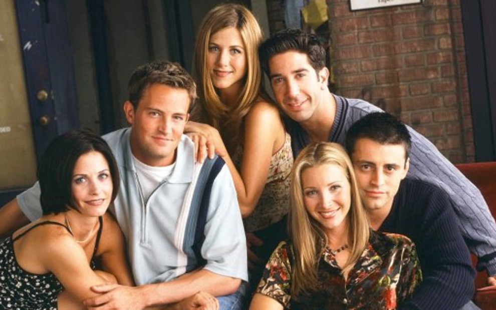 Jennifer Aniston (no centro) com os atores da série Friends: por pouco ela não foi excluída - Divulgação/NBC