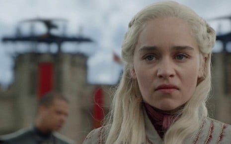 Emilia Clarke faz cara de brava no fim do quarto episódio da oitava temporada de Game of Thrones - Imagens: Reprodução/HBO