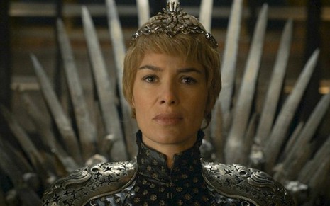 Lena Headey na sétima temporada de Game of Thrones; a impiedosa Cersei está sentada no Trono de Ferro - Divulgação/HBO