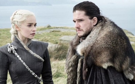 Emilia Clarke e Kit Harington em Game of Thrones; dupla acha que pode entrar no Emmy como protagonistas - Divulgação/HBO