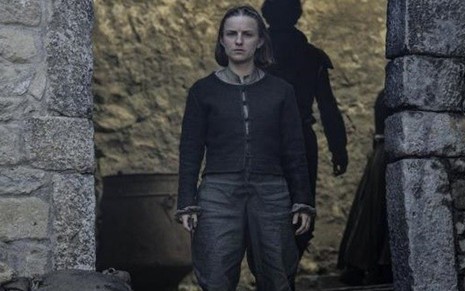Faye Marsay em cena de perseguição em episódio de Game of Thrones exibido ontem (12) - Divulgação/HBO