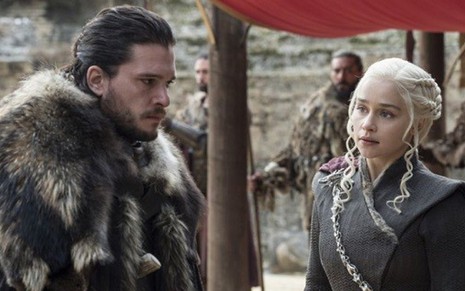 Os atores Kit Harington e Emilia Clarke no final da sétima temporada de Game of Thrones - Divulgação/HBO