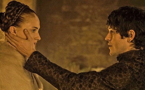 Sophie Turner e Iwan Rheon antes da cena polêmica de estupro em Game of Thrones - Divulgação/HBO