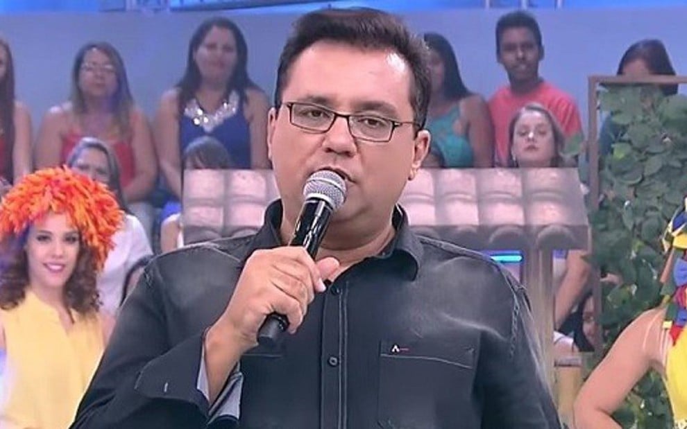 Geraldo Luís durante o Domingo Show do dia 17, quando reclamou da Record  - Reprodução/Record