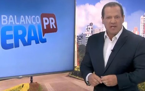 Gilberto Ribeiro no comando do Balanço Geral Curitiba, na sexta (26); apresentador foi demitido, mas emissora voltou atrás - REPRODUÇÃO/RECORD