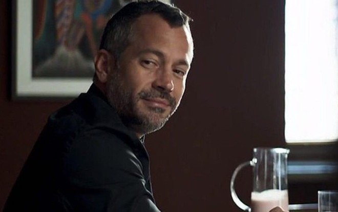 Agno (Malvino Salvador) em cena de A Dona do Pedaço; empresário fará drama com traição no tribunal - Fotos: Reprodução/TV Globo