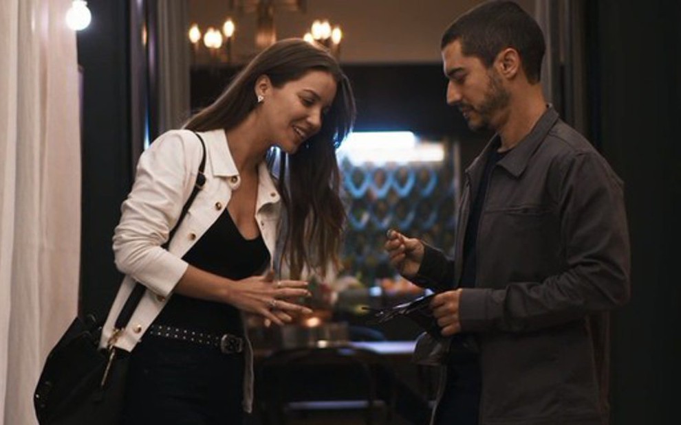 Fabiana (Nathalia Dill) com Camilo (Lee Taylor) em cena de A Dona do Pedaço, novela das nove da Globo - Reprodução/TV Globo