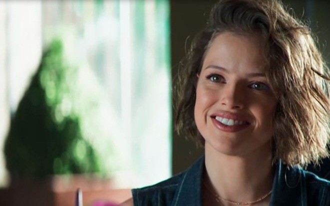 Josiane (Agatha Moreira) em cena da novela; mimada dirá que dinheiro pagará operação de câncer - Reprodução/TV Globo