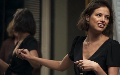 Josiane (Agatha Moreira) em cena da novela das nove; mimada deixará namorado em alerta após novo golpe - Reprodução/TV Globo