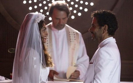 Maria da Paz (Juliana Paes) verá seu noivo, Amadeu (Marcos Palmeira), ser baleado no primeiro capítulo - ISABELLA PINHEIRO/TV GLOBO