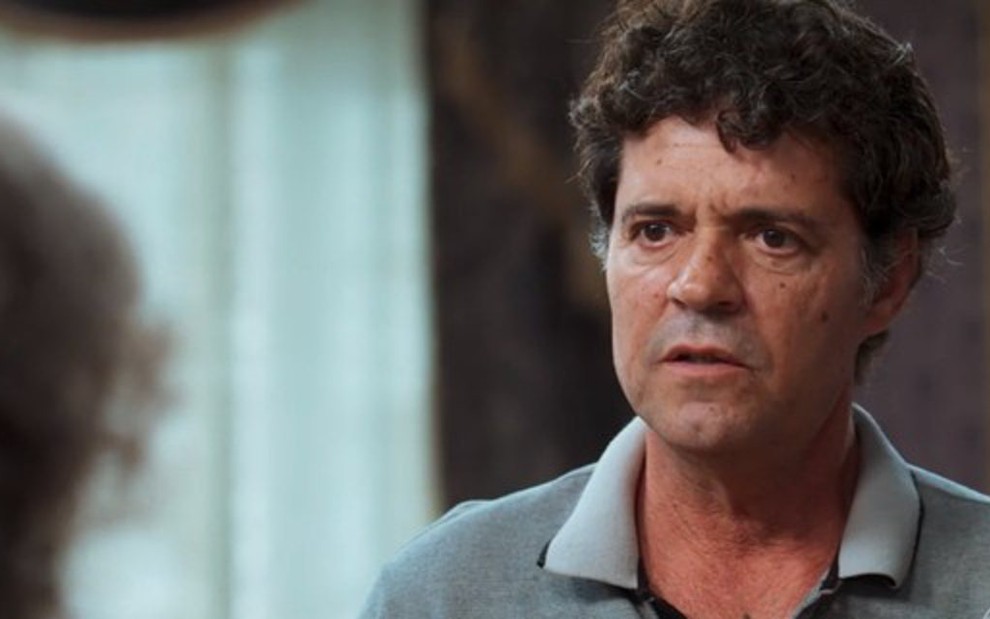 Américo (Felipe Carmargo) em cena da novela das seis; malandro agirá como se estivesse no passado  - Fotos: Reprodução/TV Globo