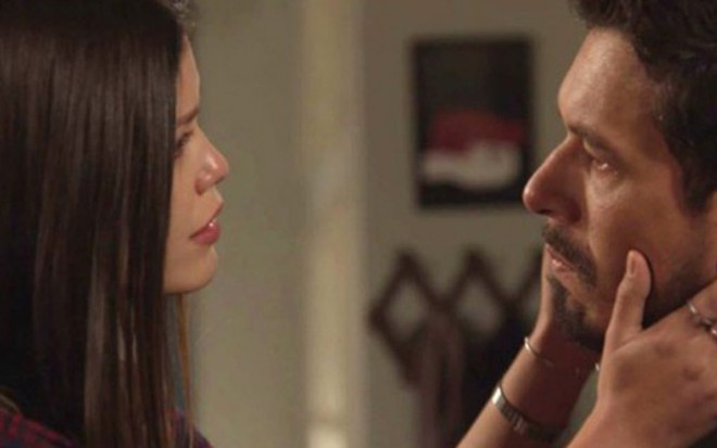 Cris (Vitória Strada) terminará romance com Alain (João Vicente de Castro) na novela das seis  - Fotos: Reprodução/TV Globo