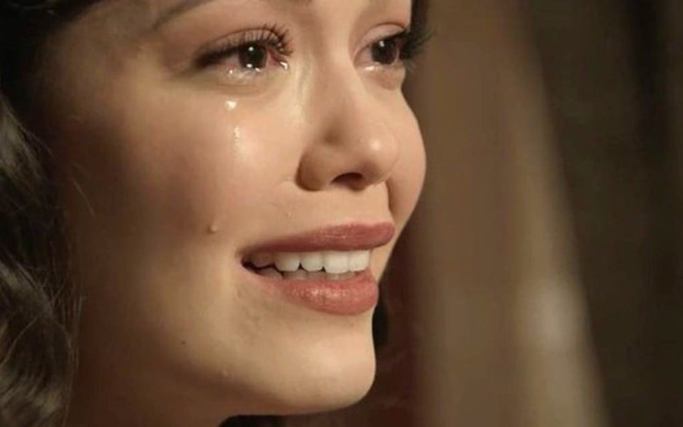 Cris/Julia (Vitória Strada) em cena da novela das seis da Globo; mocinha sofrerá até o penúltimo capítulo - Fotos: Reprodução/TV Globo