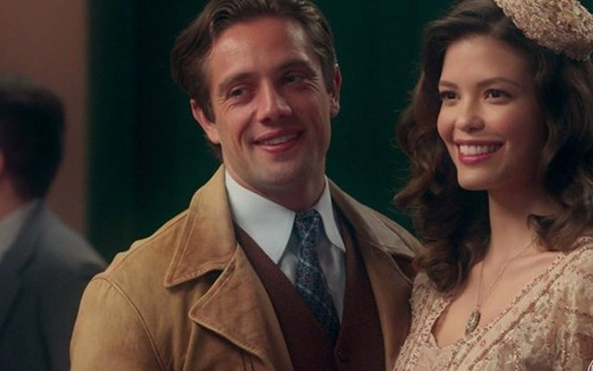 Danilo (Rafael Cardoso) em cena com Julia/Cris (Vitória Strada) na novela das seis da Globo  - Fotos: Reprodução/TV Globo