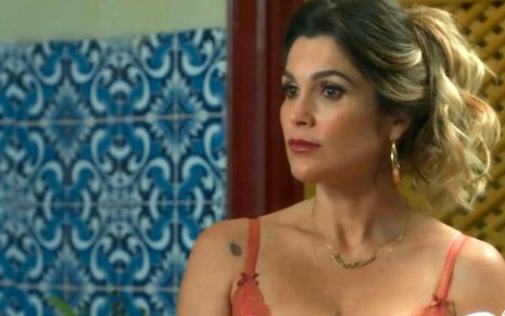 Rita de Cássia (Flávia Alessandra) passará a ter cenas sensualizando em uma cachoeira na novela - Reprodução/TV Globo