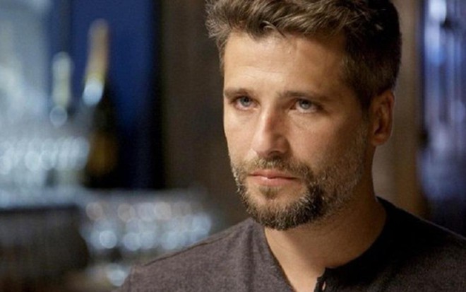 Gabriel (Bruno Gagliasso) em cena da novela das nove; mocinho será baleado durante invasão à sua casa - Fotos: Reprodução/TV Globo