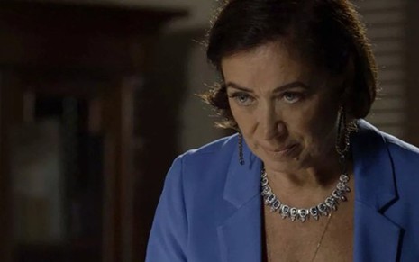 Valentina (Lilia Cabral) em cena da novela das nove da Globo; madame vai assassinar o inimigo no último capítulo - Reprodução/TV Globo