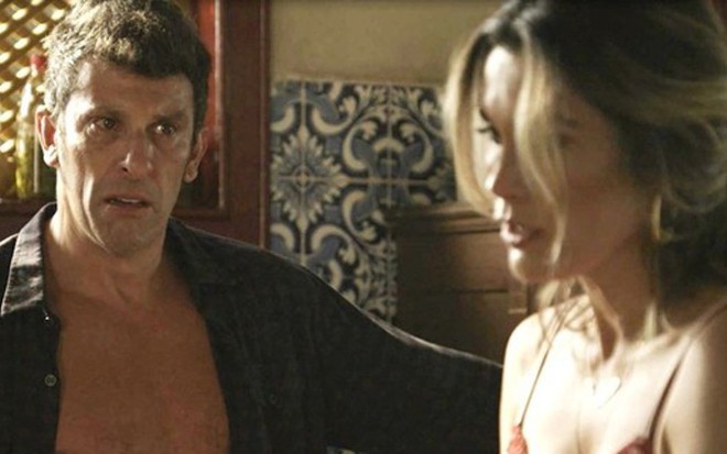 Machado (Milhem Cortaz) com Rita de Cássia (Flávia Alessandra) na novela das nove da Globo - Reprodução/TV Globo