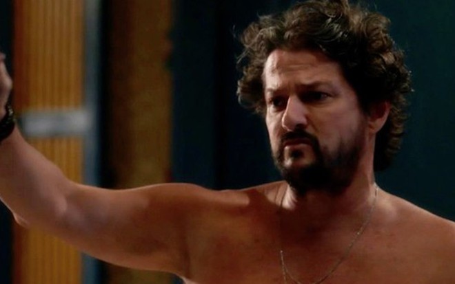 Nicolau (Marcelo Serrado) irá para a cama com prostituta sadomasoquista na novela das nove - Reprodução/TV Globo