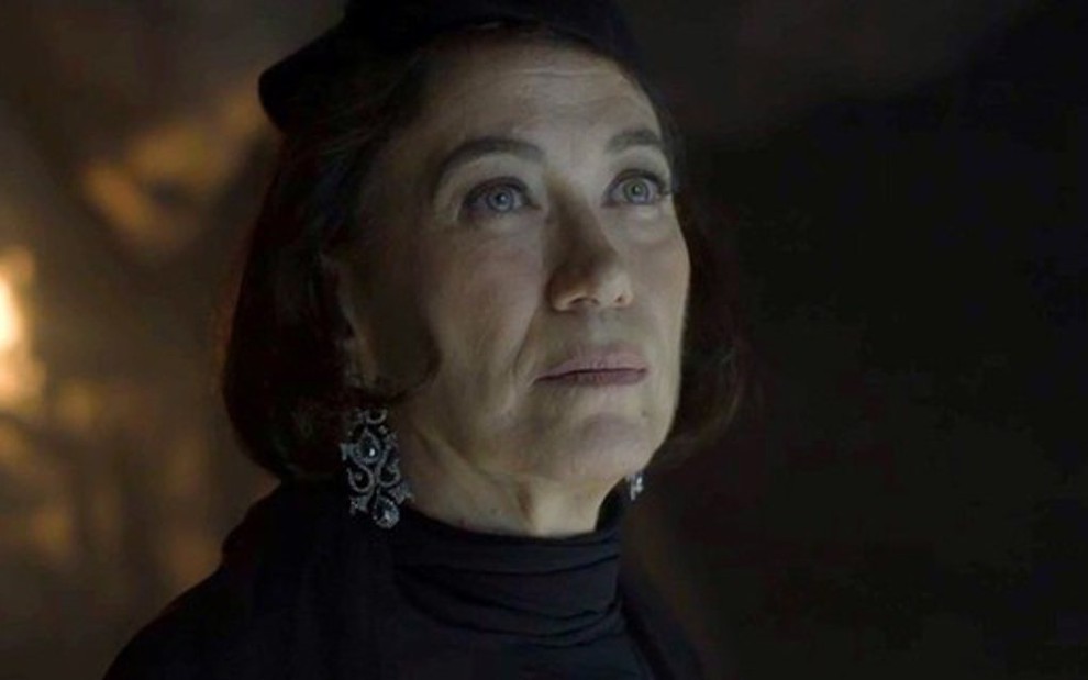 Valentina (Lilia Cabral) dará um jeito de entrar na gruta da fonte no capítulo desta sexta (30) - Fotos: Reprodução/TV Globo