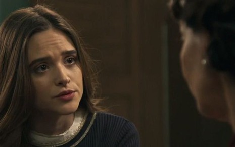 Marocas (Juliana Paiva) em cena da novela; estilista não conseguirá dizer não a um pedido da mãe - Reprodução/TV Globo