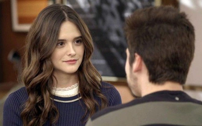 Marocas (Juliana Paiva) e Samuca (Nicolas Prattes) em cena da novela O Tempo Não Para - Reprodução/TV Globo