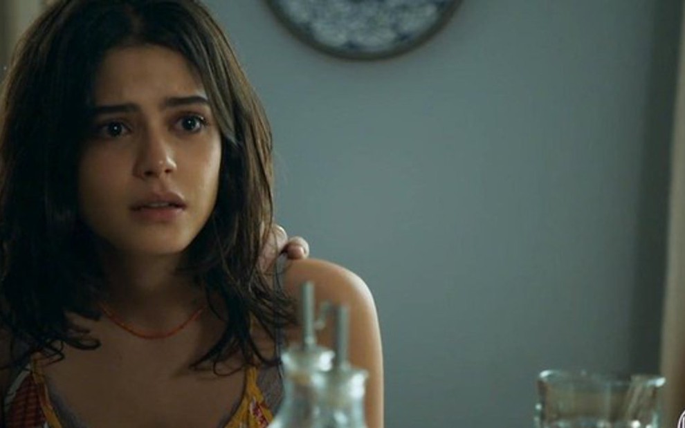 Laila (Julia Dalavia) em cena da novela das seis da Globo; refugiada temerá vingança da filha do sheik  - Reprodução/TV Globo