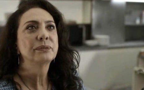 Rania (Eliane Giardini) em cena da novela das seis da Globo; dona de casa se emocionará diante da neta - Reprodução/TV Globo